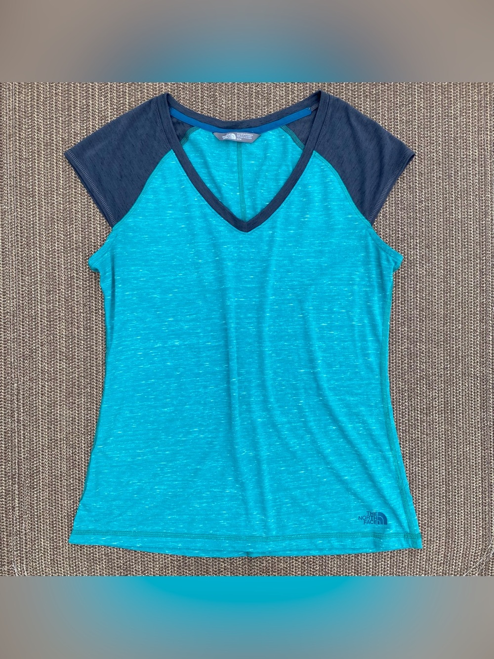 The North Face Heathered Teal Raglan V-Neck Active Tee Medium